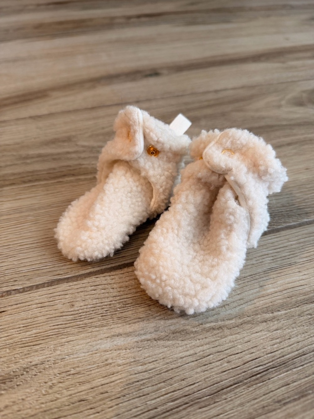 Robeez Cream Sherpa Baby Booties